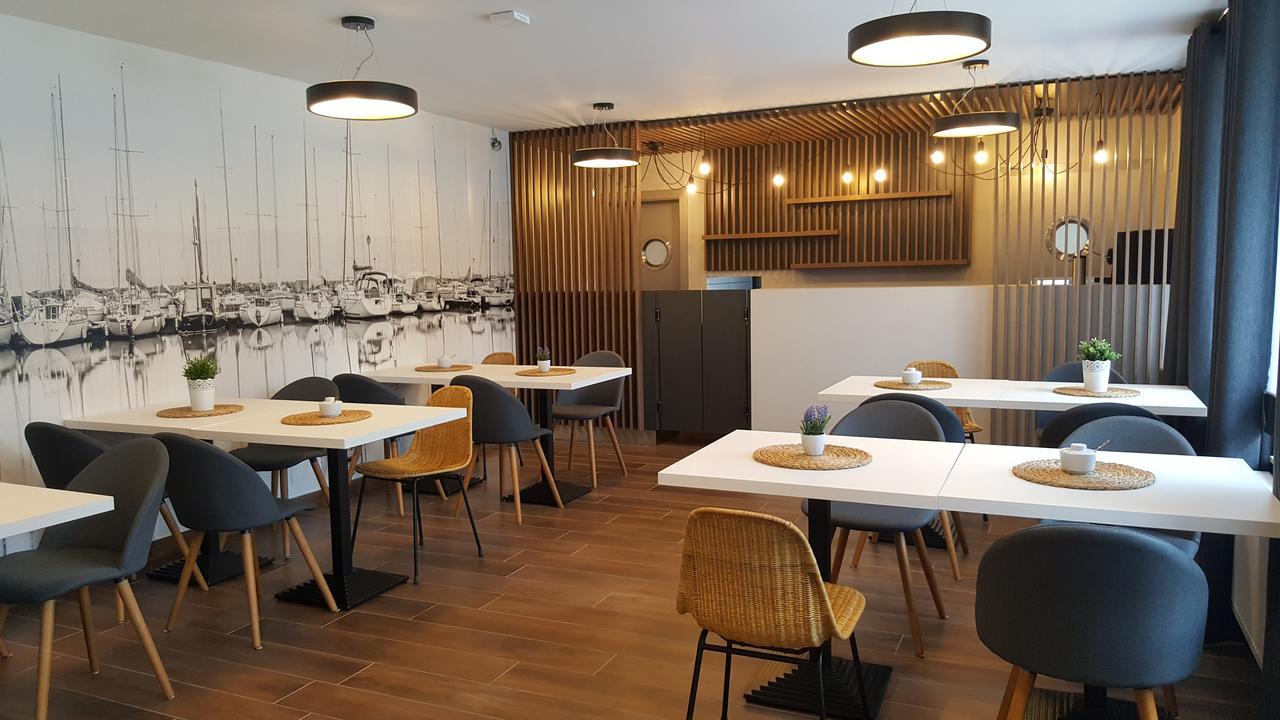 Jurajska Przystan Hotel Jastrzab Ngoại thất bức ảnh