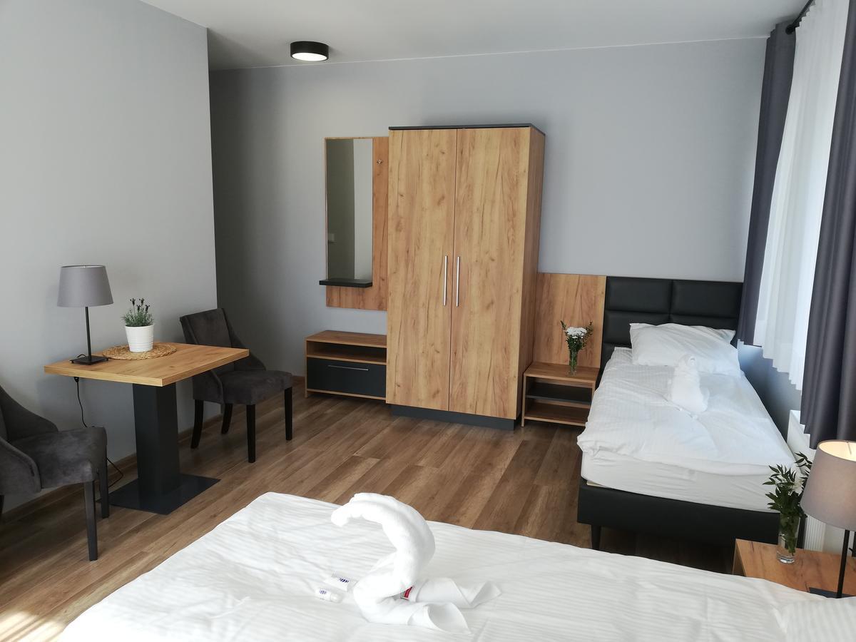 Jurajska Przystan Hotel Jastrzab Ngoại thất bức ảnh